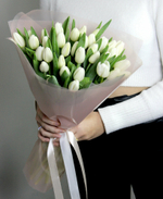 Монобукет из балоснежных , тюльпанов  33 штуки 45 см