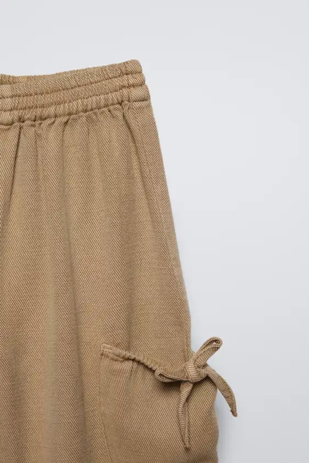 ZARA БРЮКИ ИЗ СТРУЯЩЕЙСЯ ТКАНИ С БАНТАМИ, БЕЖЕВЫЙ