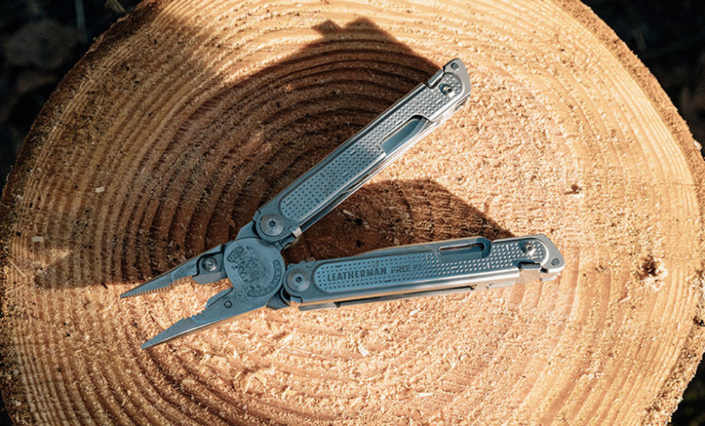 Мультитул LEATHERMAN FREE P2 832638 (нейлоновый чехол)