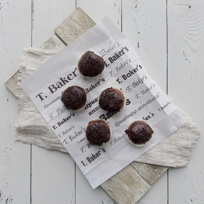 Маффин вишнёвый с шоколадной начинкой