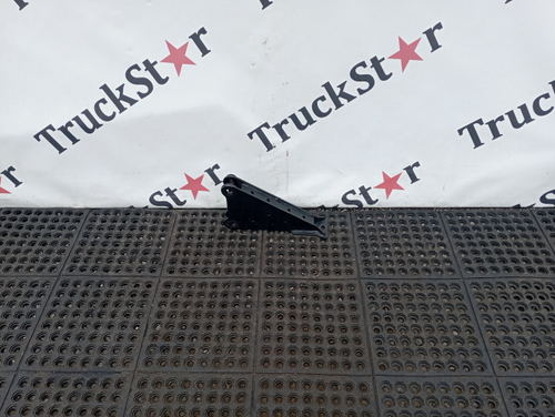 Кронштейн бампера левый