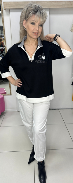 Трикотажный черный блузон с полосатым воротником