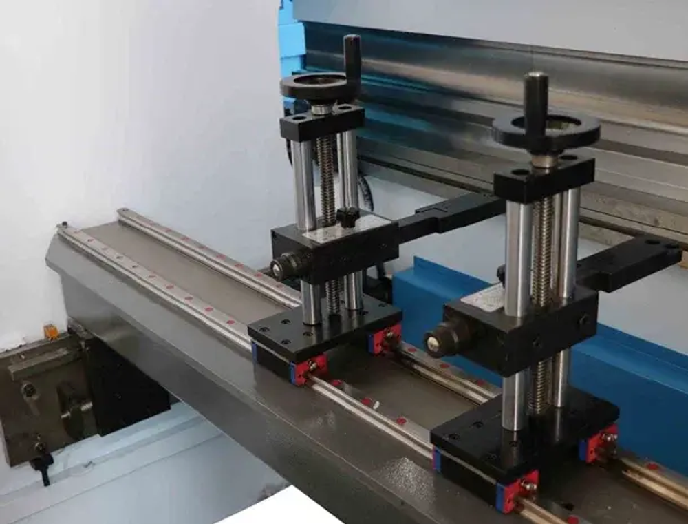 Гидравлический листогибочный пресс B-Power 160/3200