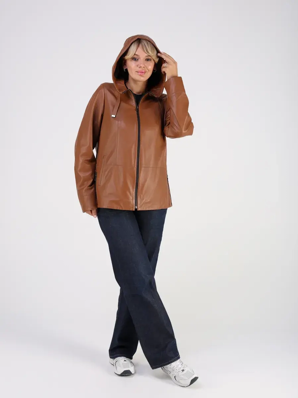 Кожаная куртка демисезонная с капюшоном