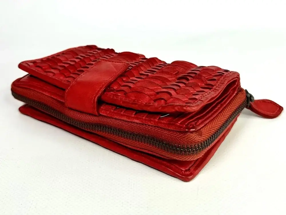 Женский кошелек из натуральной винтажной кожи красного цвета