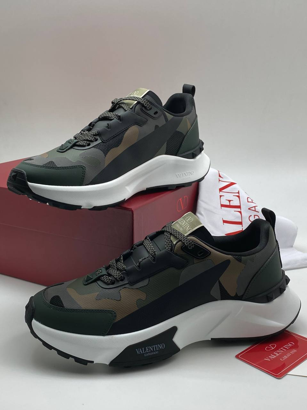 Кроссовки Valentino