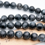 Ларвикит бусины, диаметр около 8,4-8,6 мм, цена за 22-23 шт (1/2 нити)