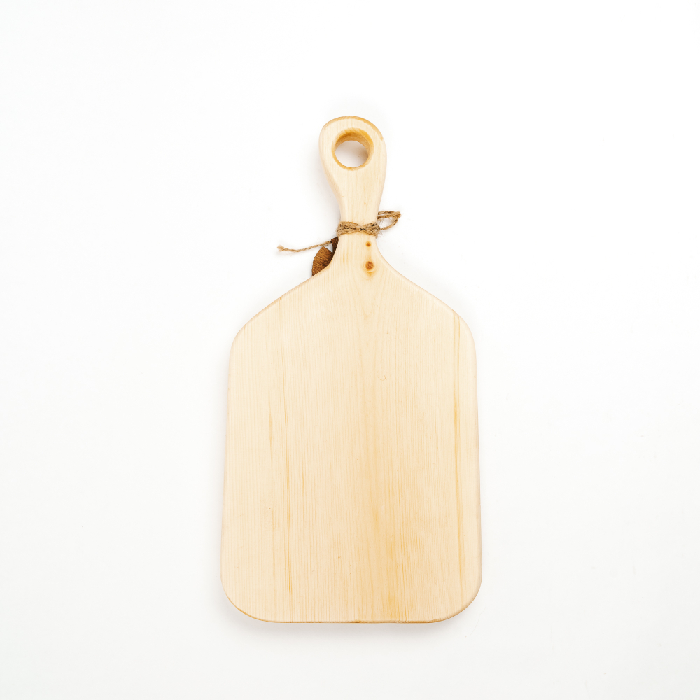 Деревянная доска из цельного куска древесины кедра с гравировкой "Дом -это не место, а состояние души". RD100