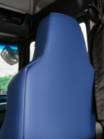 Чехлы Люкс MAN TGX, TGS с 2021 года без регулировки ремня безопасности водителя по высоте (экокожа, синий, синяя вставка)