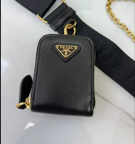 Кожаная сумка через плечо Prada Re-edition 2005 черный