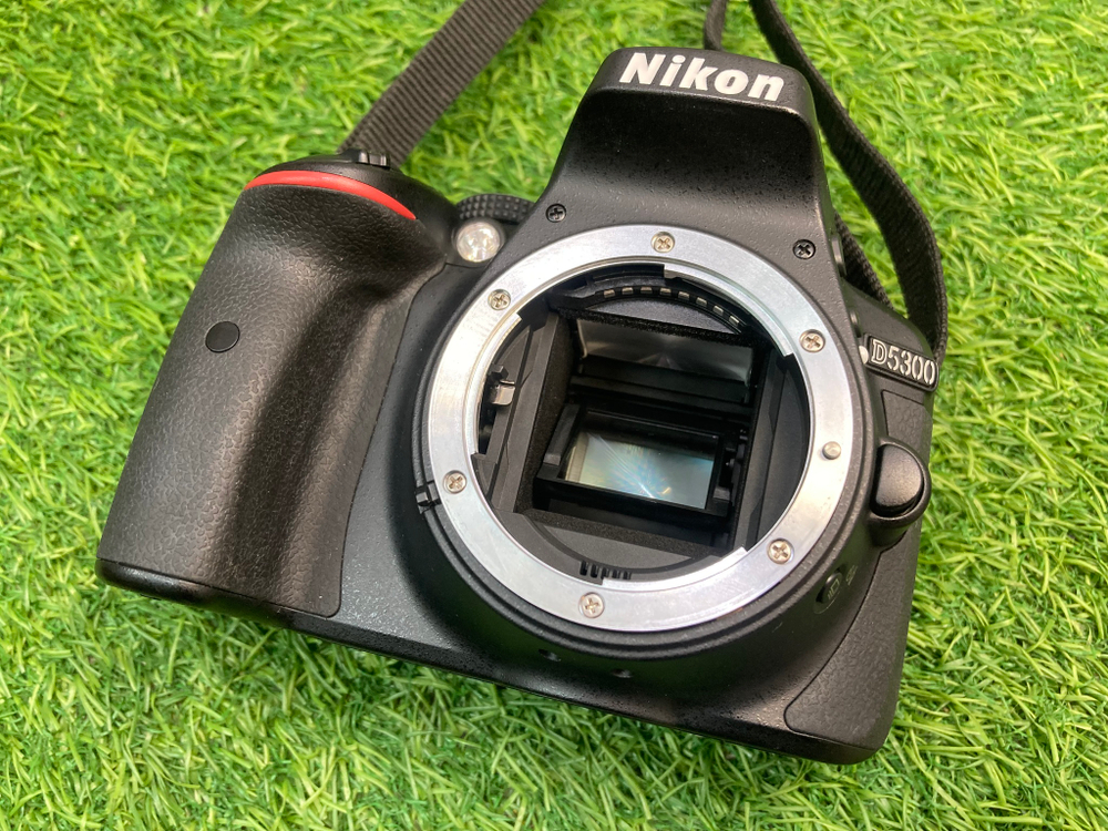 Nikon D5300 Kit 18-55mm 11.400 кадров