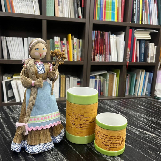 Кружка малая фарфоровая без ручки с цитатами С.А. Есенина на бересте.