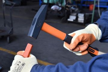 Молоток слесарный  800 гр Tactix 220113