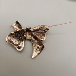 Брошь "Бантик со стразами"