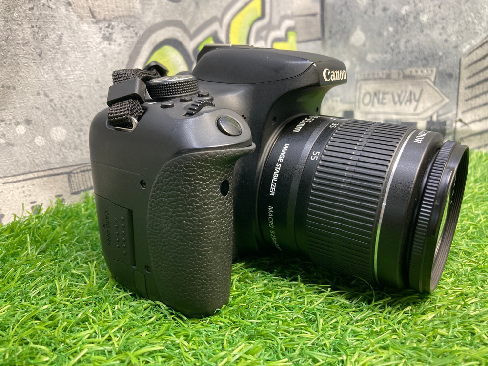 Canon EOS 750D Kit 18-55mm IS II (11.200 кадров)