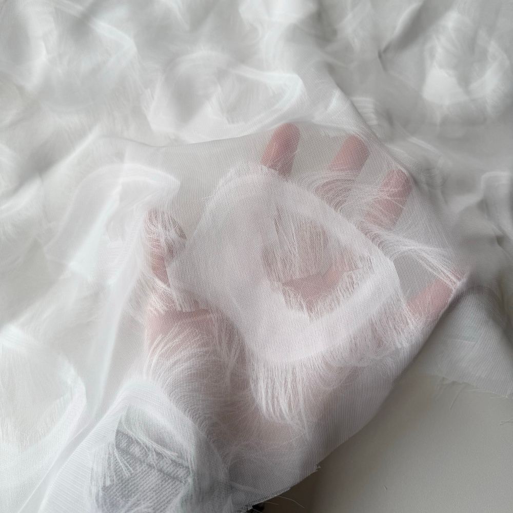 Шифон-жаккард с бахромой Изящный павлин (молочный)