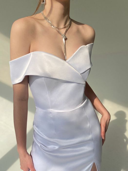 Свадебное платье  из атласа со спущенными плечами макси (белый)