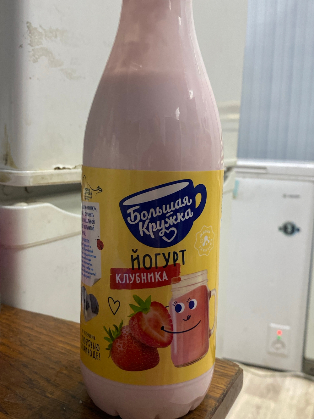 Йогурт клубника большая кружка