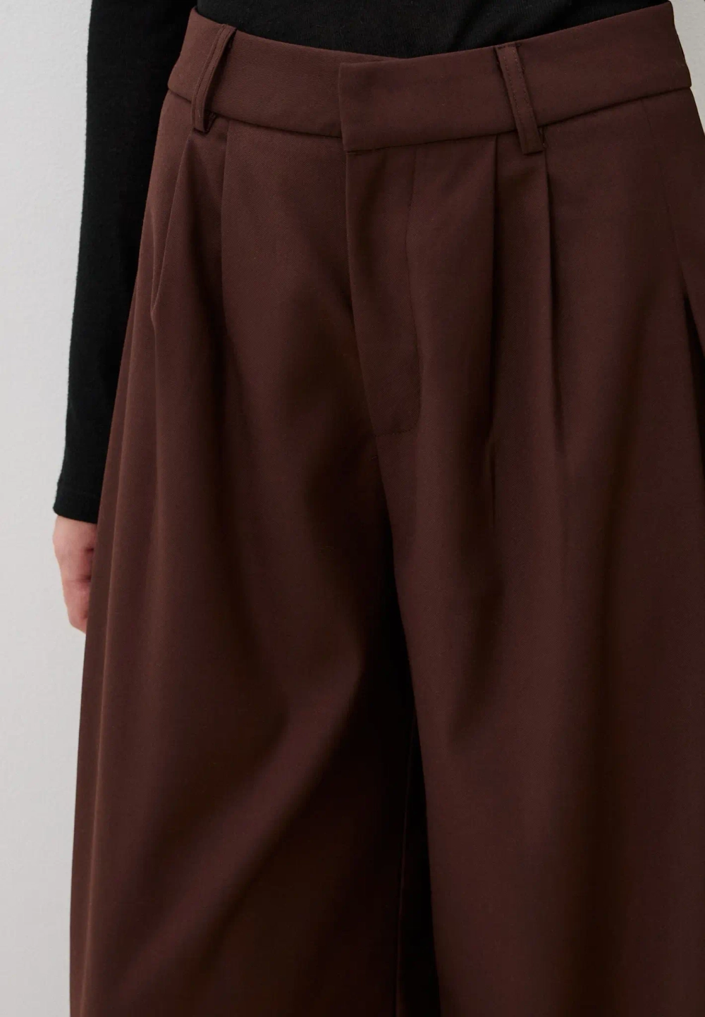 Брюки-палаццо свободного силуэта