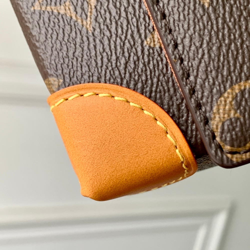 Louis Vuitton Steamer Wearable Wallet
