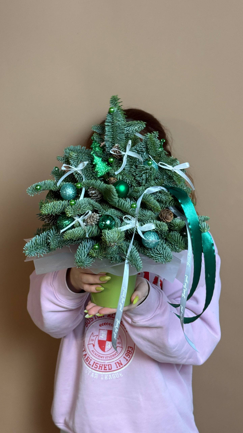 Елка из нобилиса "Зимняя Радость" нобилис, игрушки, шишки