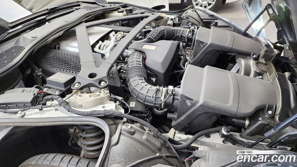 Aston Martin DB11 4.0 V8 볼란테 (06.2022)