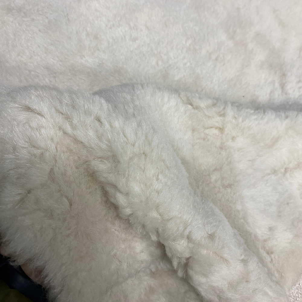 Шкура коврик меховой прикроватный овчина, 110х60 см.