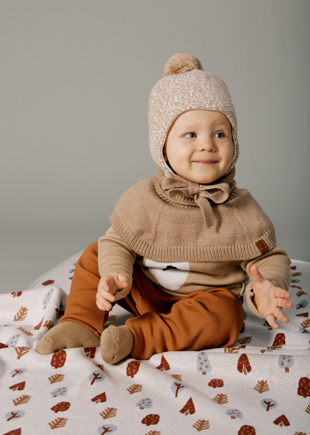 Зимний комплект шапка с манишкой