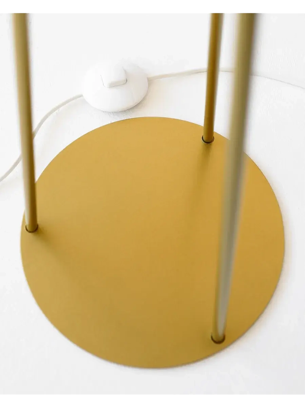 Торшер напольный с абажуром в гостиную современный