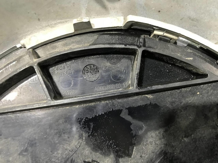 Накладка решетки радиатора Mercedes CLS W218 C218 (2014-2017)