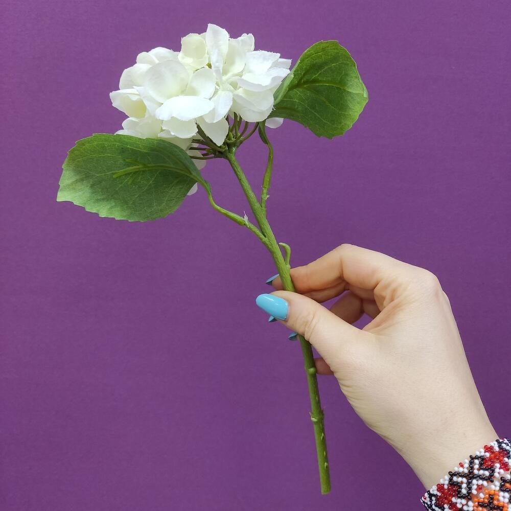 Гортензия белая, искусственная