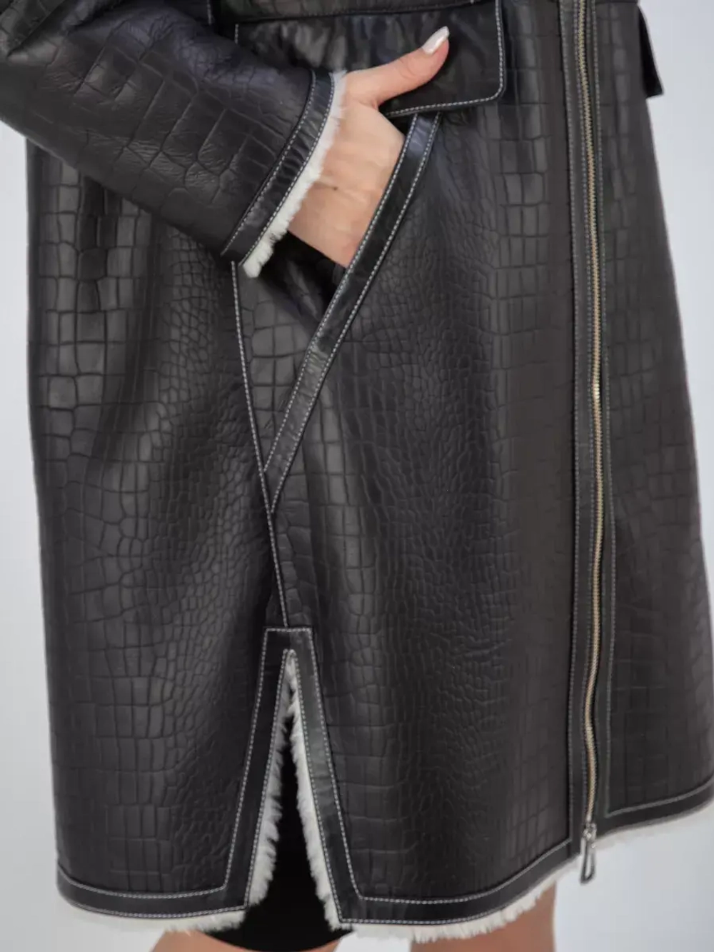 Дубленка зимняя натуральная с капюшоном