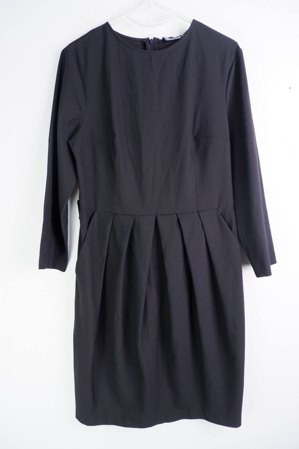 Платье Mohito практичное, визуально 40 размер, новое