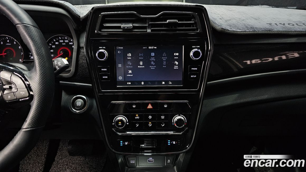 KG Mobility (Ssangyong) Very New Tivoli Бензин 1.5 2WD (11.2020)