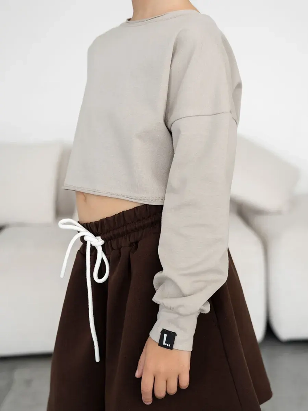 Лонгслив для девочки укороченный, бежевый