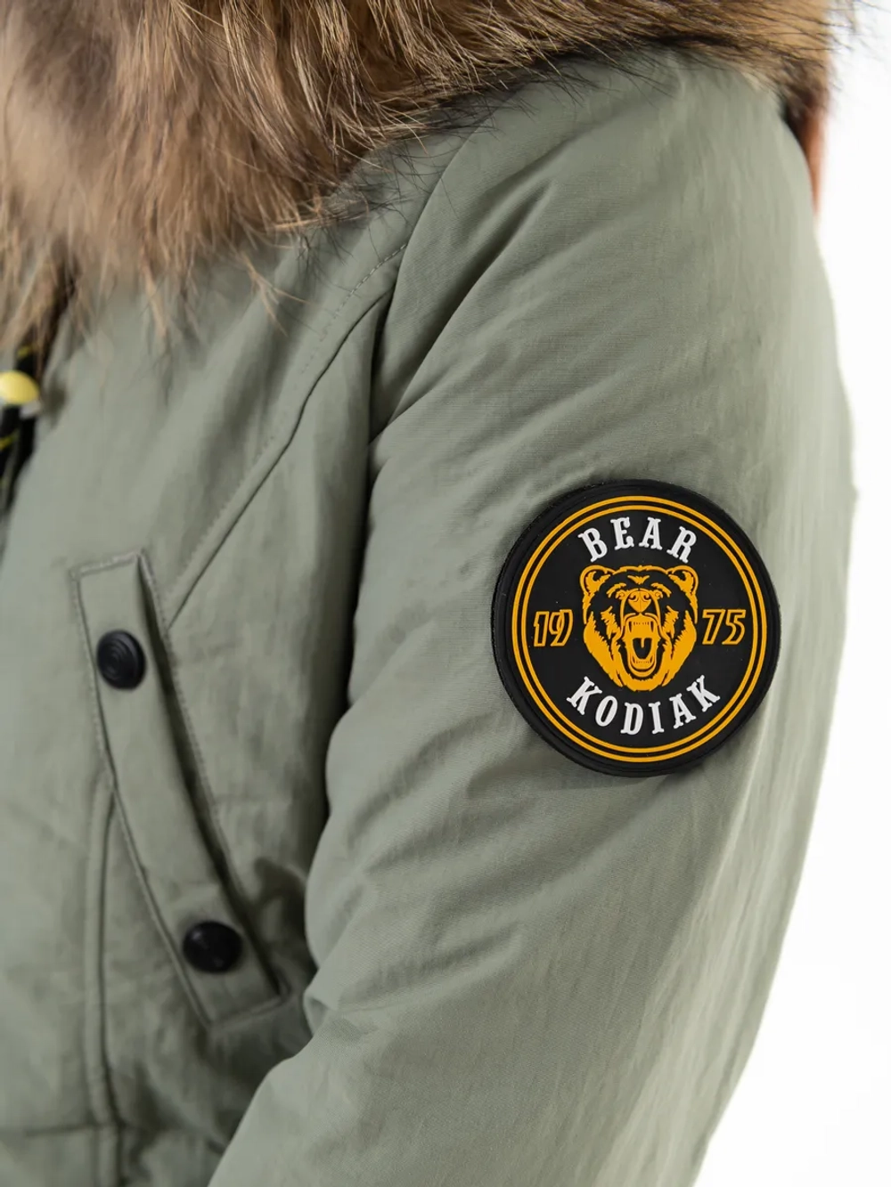 Куртка зимняя удлиненная мембранная с мехом капюшоном