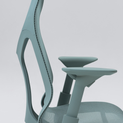 Кресло Herman Miller Cosm, высокая спинка, цвет Glacier, регулируемые подлокотники