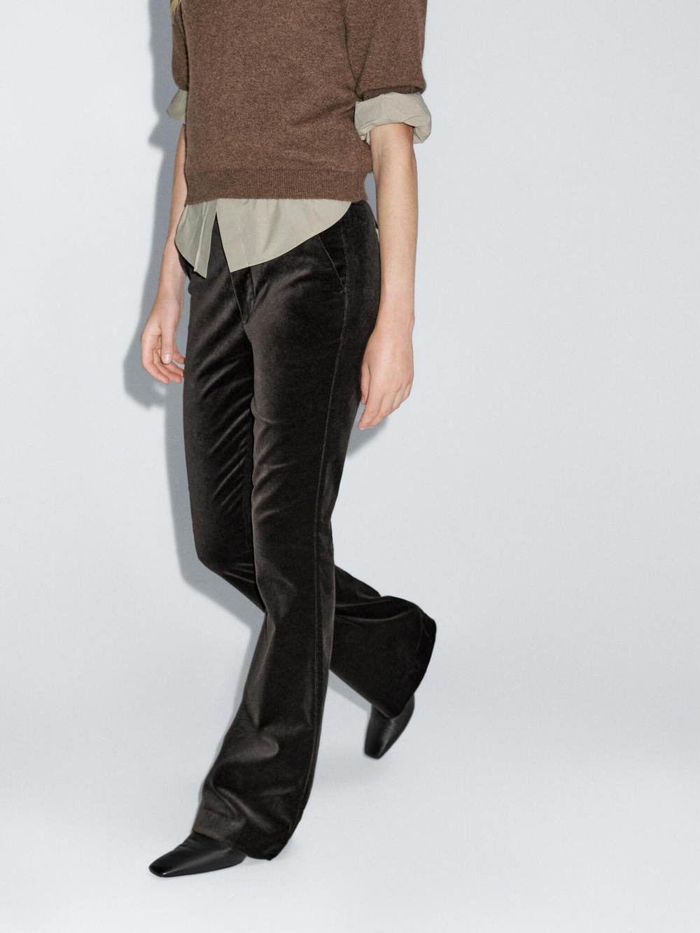 Massimo Dutti Расклешенные бархатные брюки, шоколадный