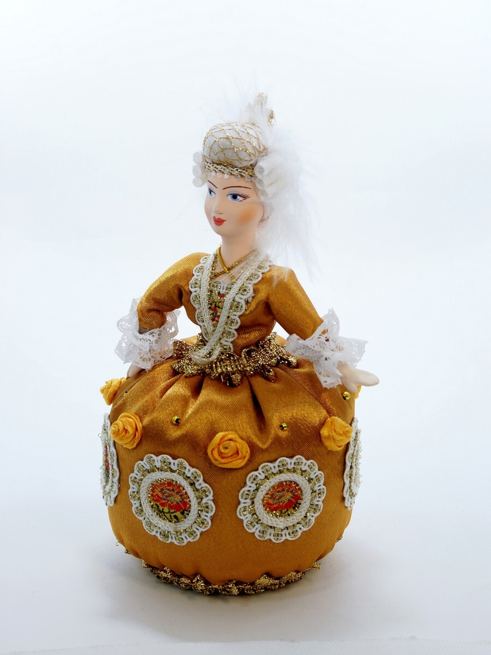 Кукла-игольница Золушка в бальном платье в стиле рококо 18 век
