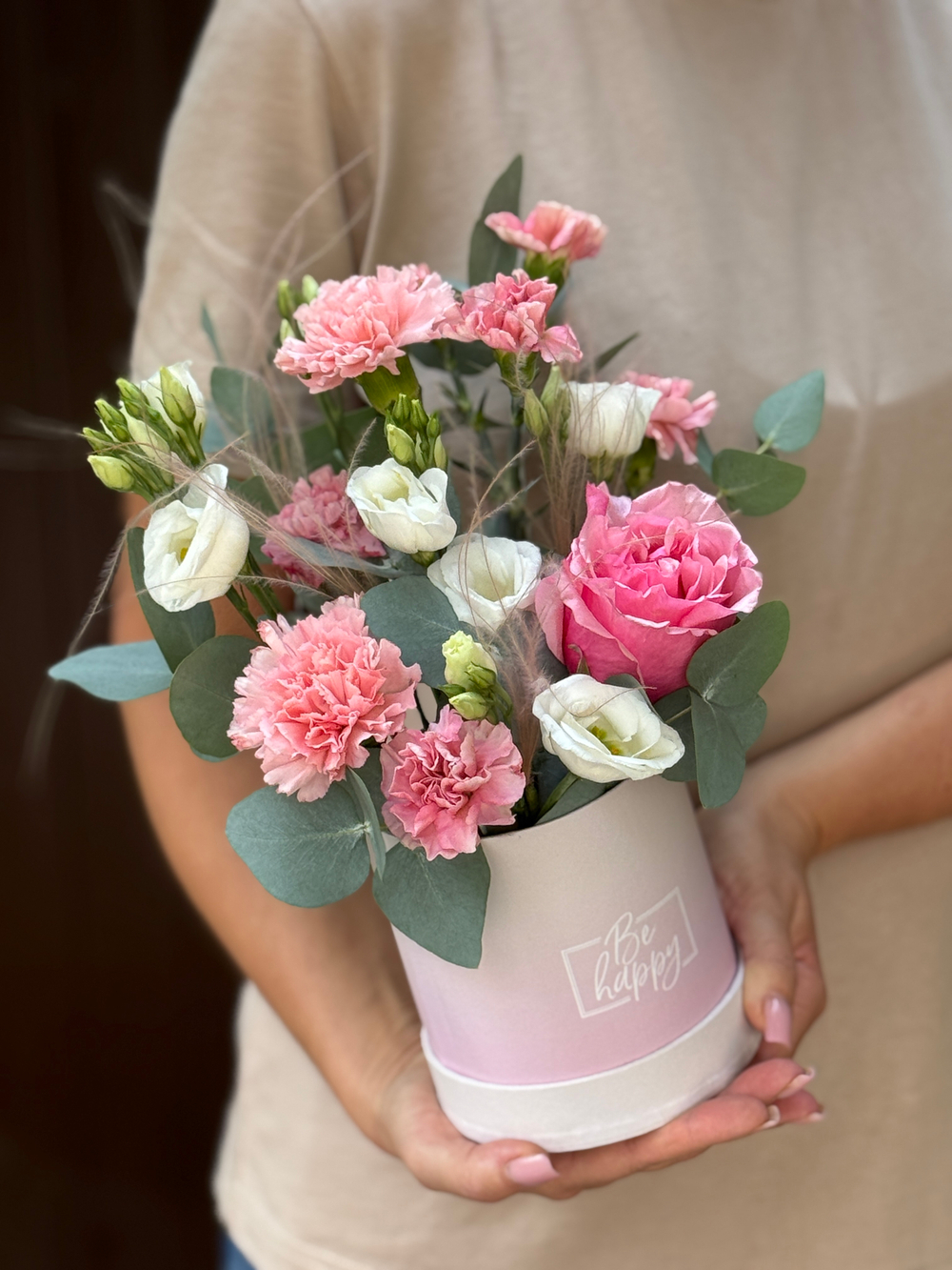 Утонченная композиция из сезонных цветов в розовой гамме от Флора Маркет