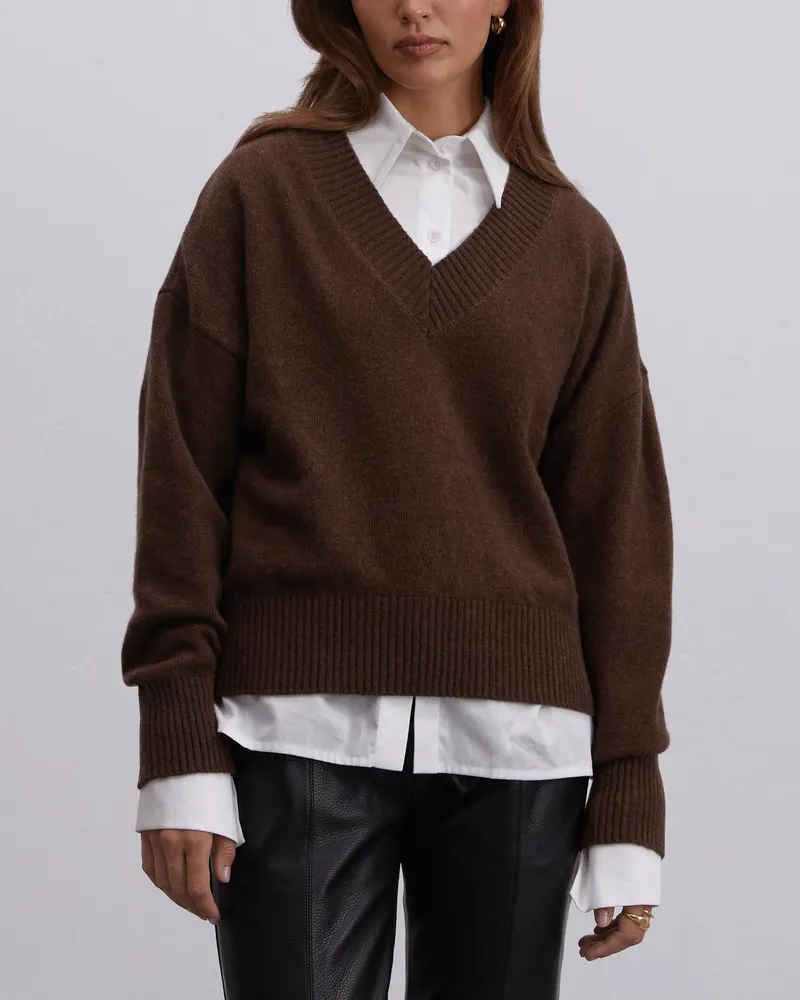 Коричневый укороченный свитер из шерсти