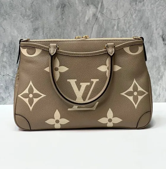 Сумка Louis Vuitton Trianon PM бежевый
