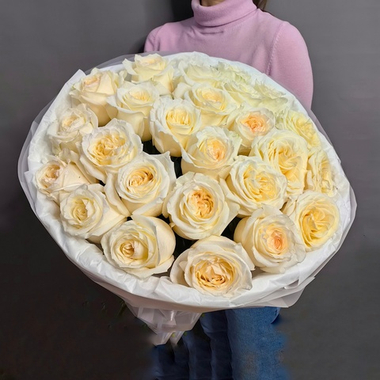 Букет из 25 ароматных пионовидных роз "Candlelight"