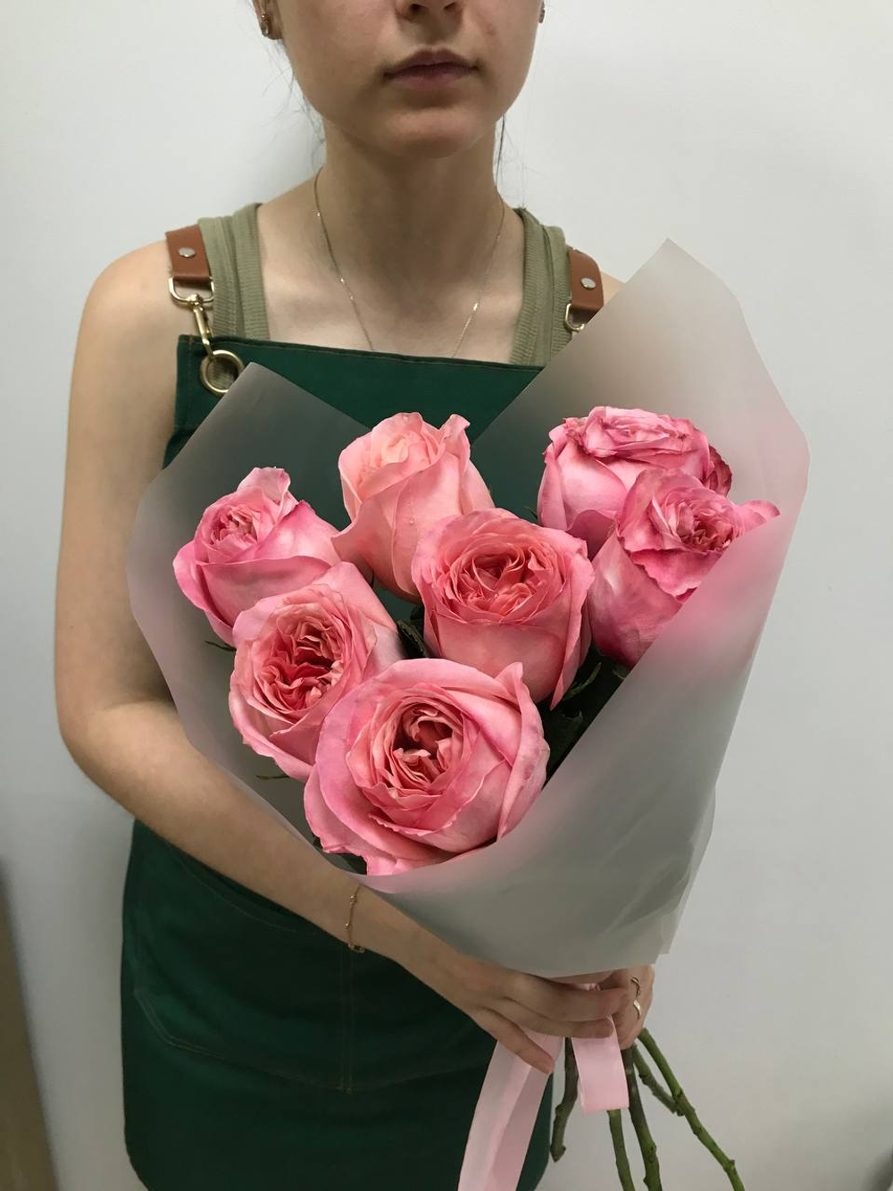 пионовидная роза пинк экспрешн 7 штук