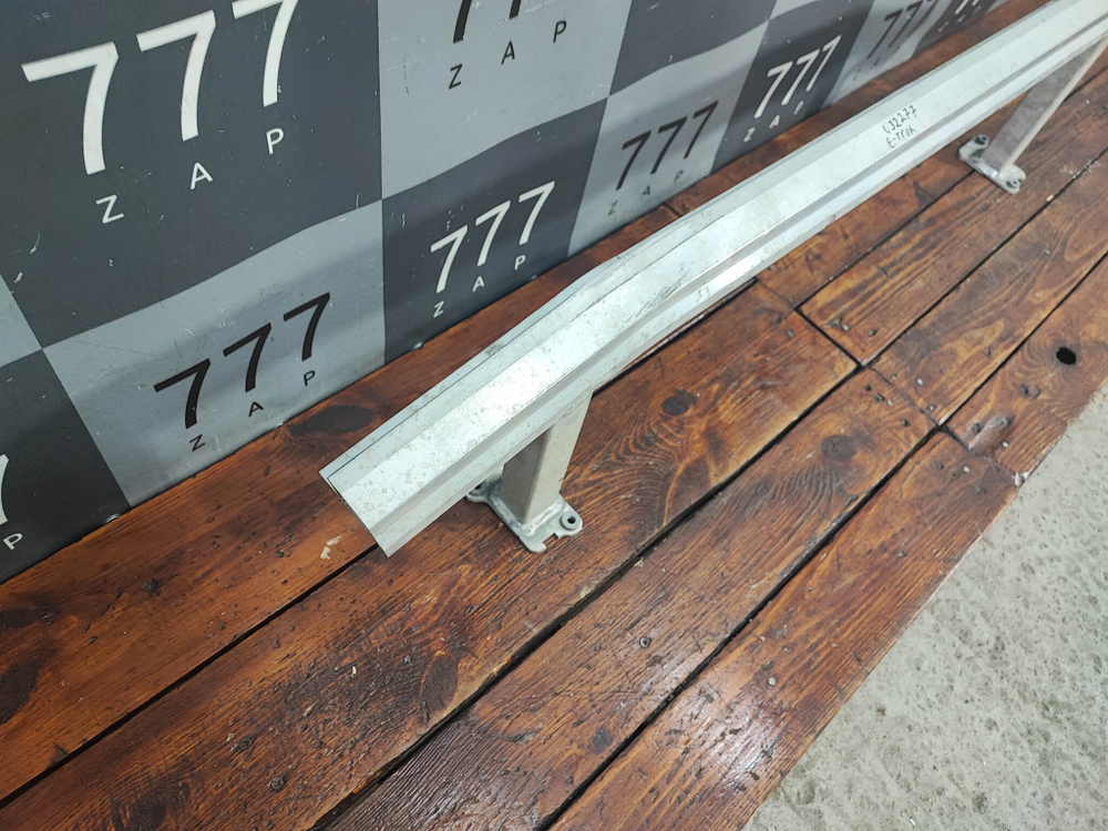 Усилитель переднего бампера Audi E-Tron 18-нв Б/У Оригинал 4KE807093