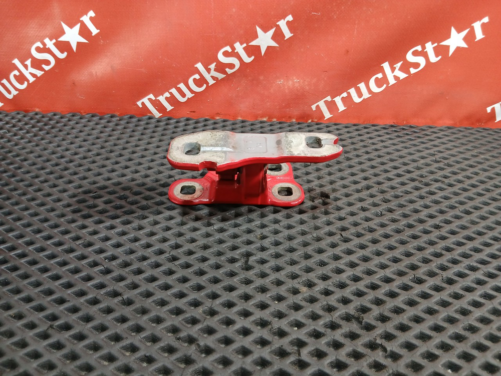 Петля двери правой