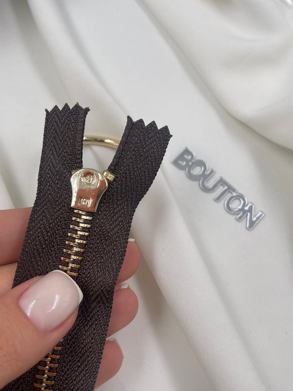 Молния темно-коричневая (темный шоколад ) с золотистым массивным кольцом