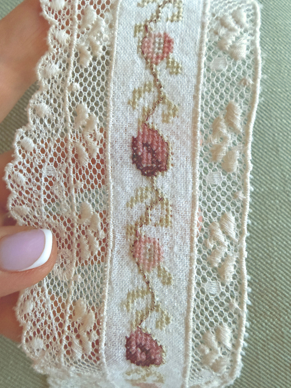 Кружево на сетке вышивка /хлопок /лен (Франция) ш-7см 1 м