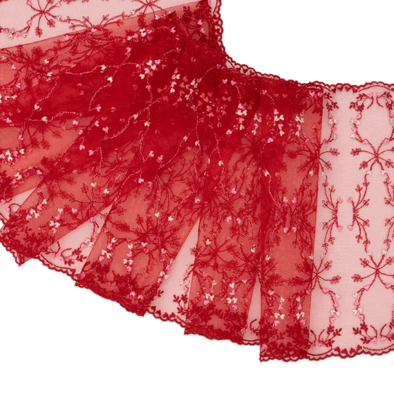 Вышивка на сетке красная темная 23 см