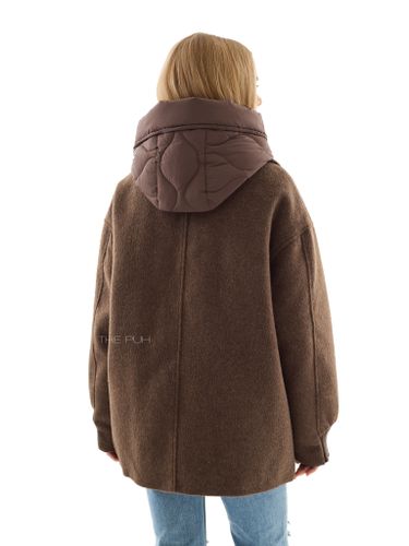 Шоколадное двубортное пальто с манишкой